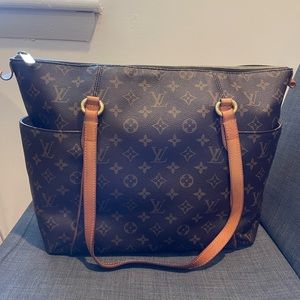 LOUIS VUITTON TOTALLY MONOGRAM MM HANDBAG